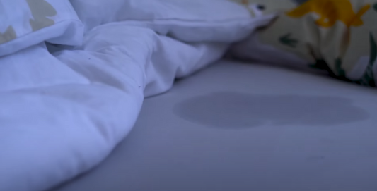 Quel est l'impact psychologique du pipi au lit sur l'enfant ? Décryptage !